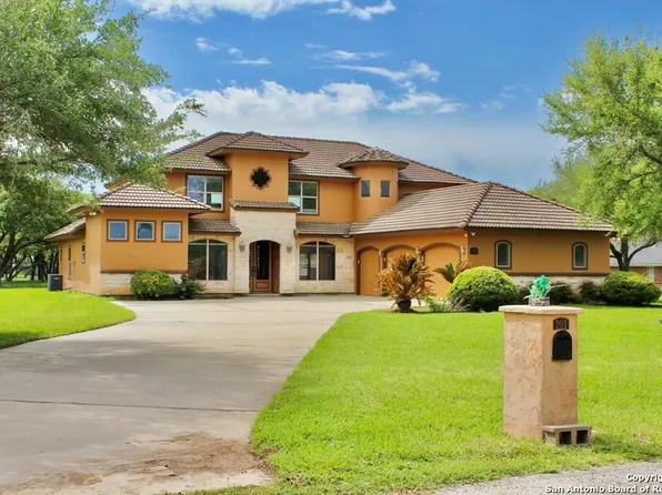 203 Fairway Ridge, Beeville 78102