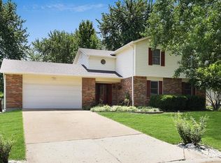 7 Spring Way Dr, Saint Peters, MO 63376