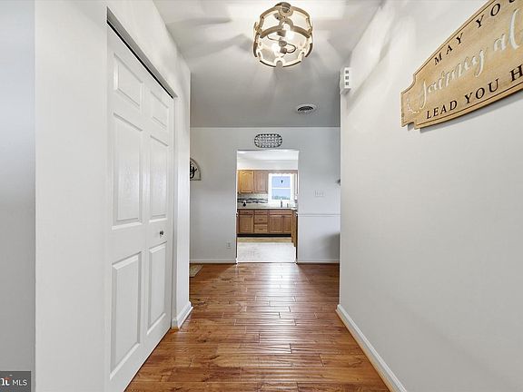 5th image of 6870 Charlestown Rd #5