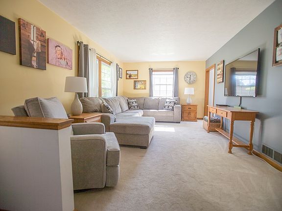 2nd image of 961 Woodview Dr