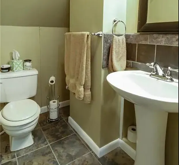 7050 Caroline Ave — Photo 38