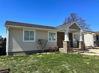45961 Edgewater Dr, Chesterfield, MI