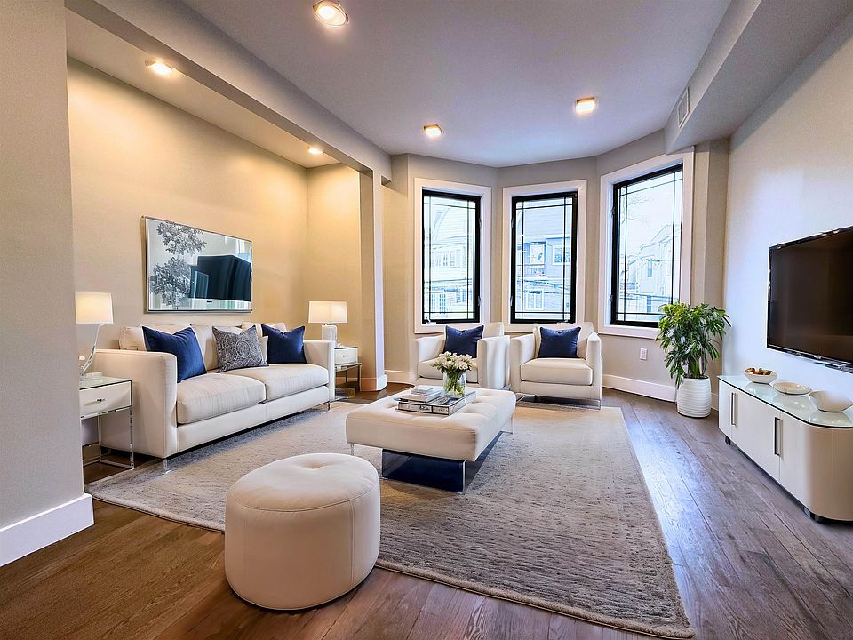 1st image of 126 Randolph Ave APT 2L