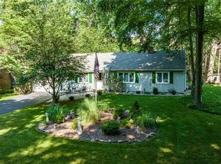 435 Oakridge Dr, Rochester, NY 14617