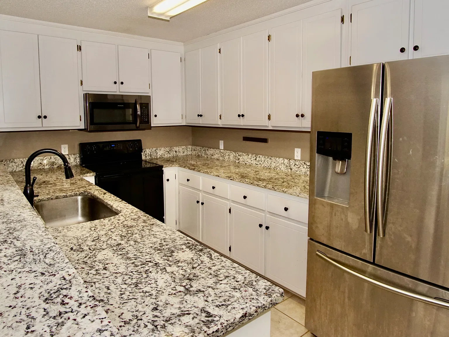2 bed, 2.5 bath, 1662 sqft, $1,250 — Photo 3