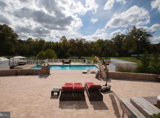 6912 Chelnham Ct, Centreville, VA 20120