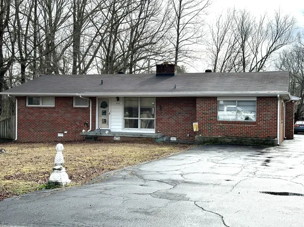402 Chamberlain Dr, Tullahoma, TN 37388