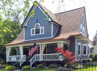 204 Oak St, Three oaks, MI 49128