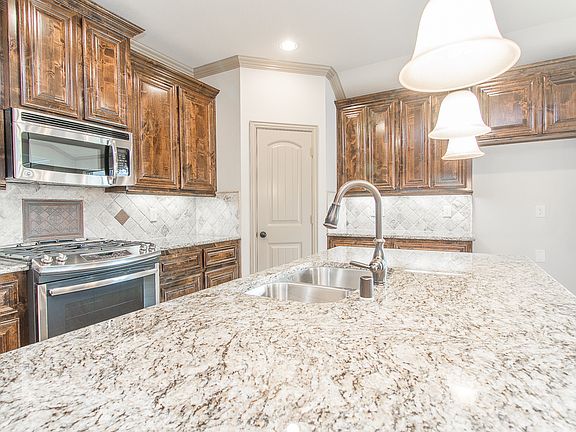 3rd image of 3123 Clear Springs Dr
