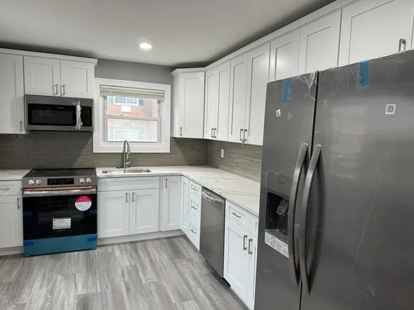 (undisclosed Address), West Babylon, NY 11704