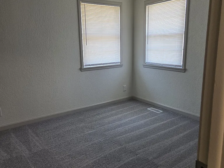 717 E 56th Ave — Photo 18