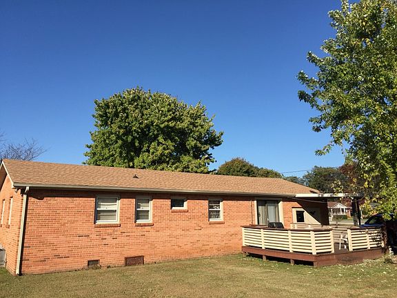 3 BR/1& 1/2 BA-1 CAR CARPORT
