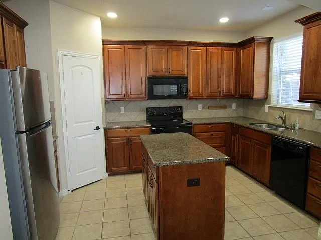 4131 Florence Dr — Photo 4