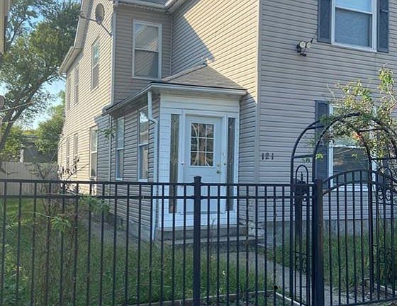 2nd image of 121 Milton St