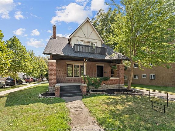 2nd image of 1423 Riverside Dr W