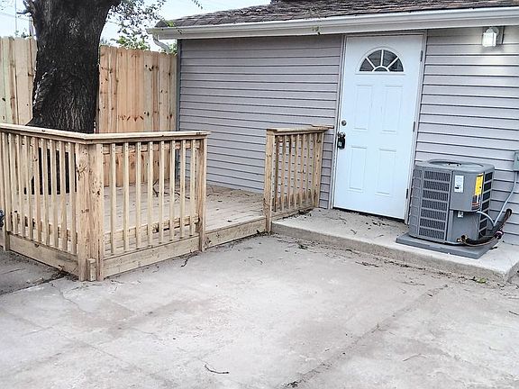 3rd image of 1607 E Columbus Dr