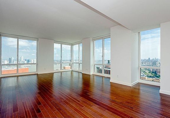 3rd image of 200 N End Ave Ph A