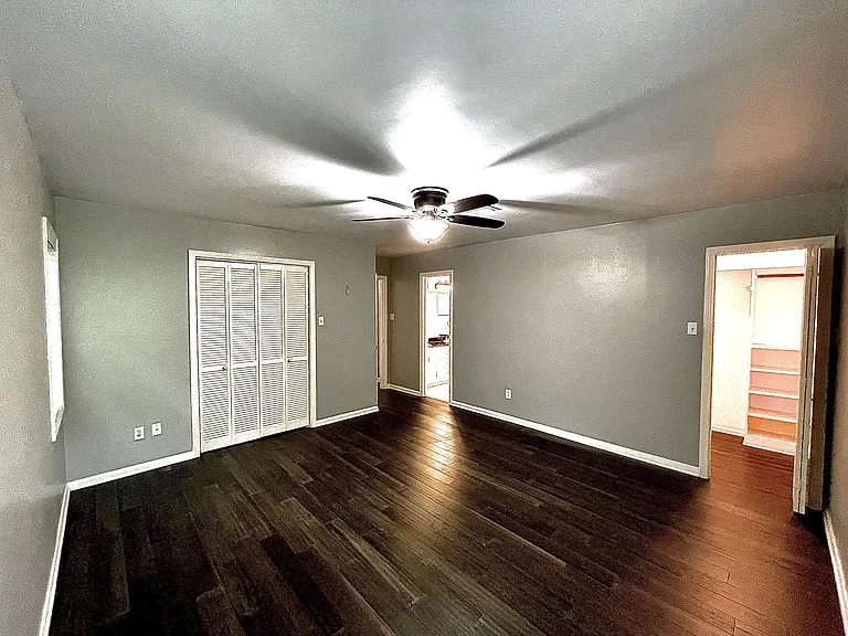 809 Woodstock St — Photo 22