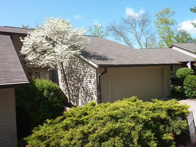 1st image of 10 Big Oak Ln