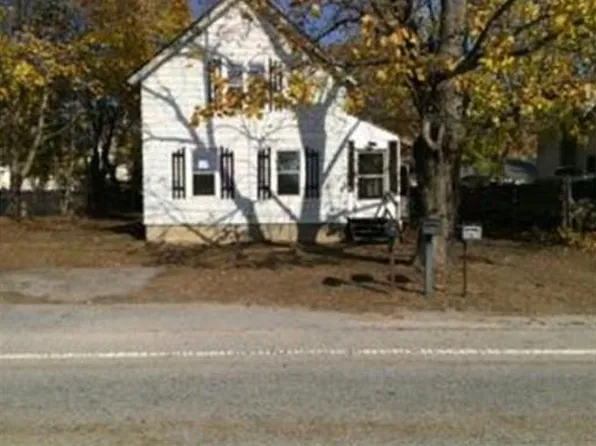 34 Quinebaug Rd, Dudley, MA 01571