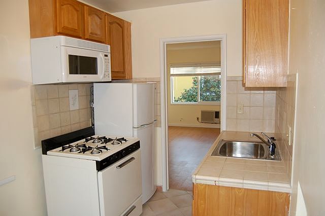 1st image of 711 14th St #4