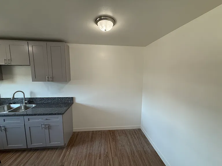 231 Justin Ave #7 — Photo 2