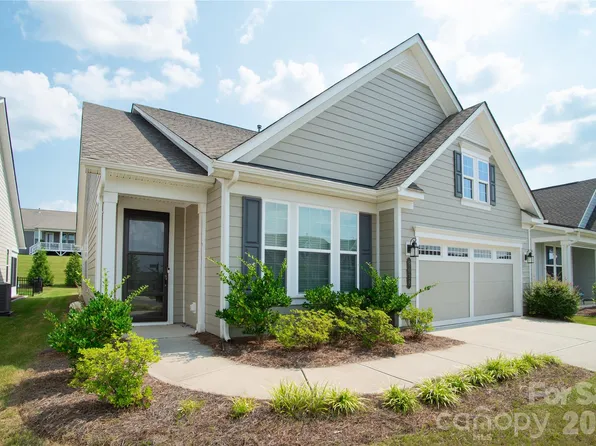9038 Daring Ct, Charlotte, NC 28215