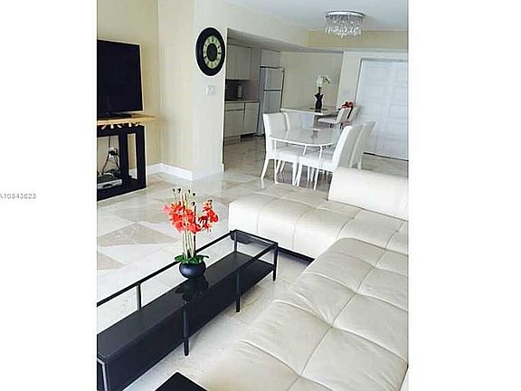 2nd image of 18061 Biscayne Blvd APT 1802