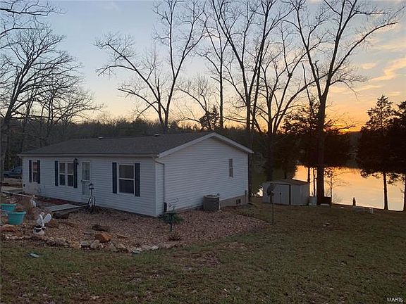3rd image of 3542 Lakeshore Dr