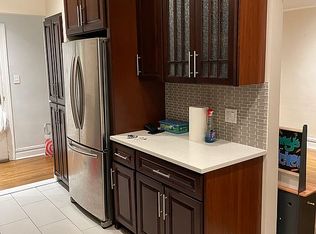 4 Maple Dr APT 1N, Great Neck, NY 11021