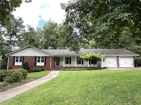 101 Robinall Dr, Easley, SC 29642