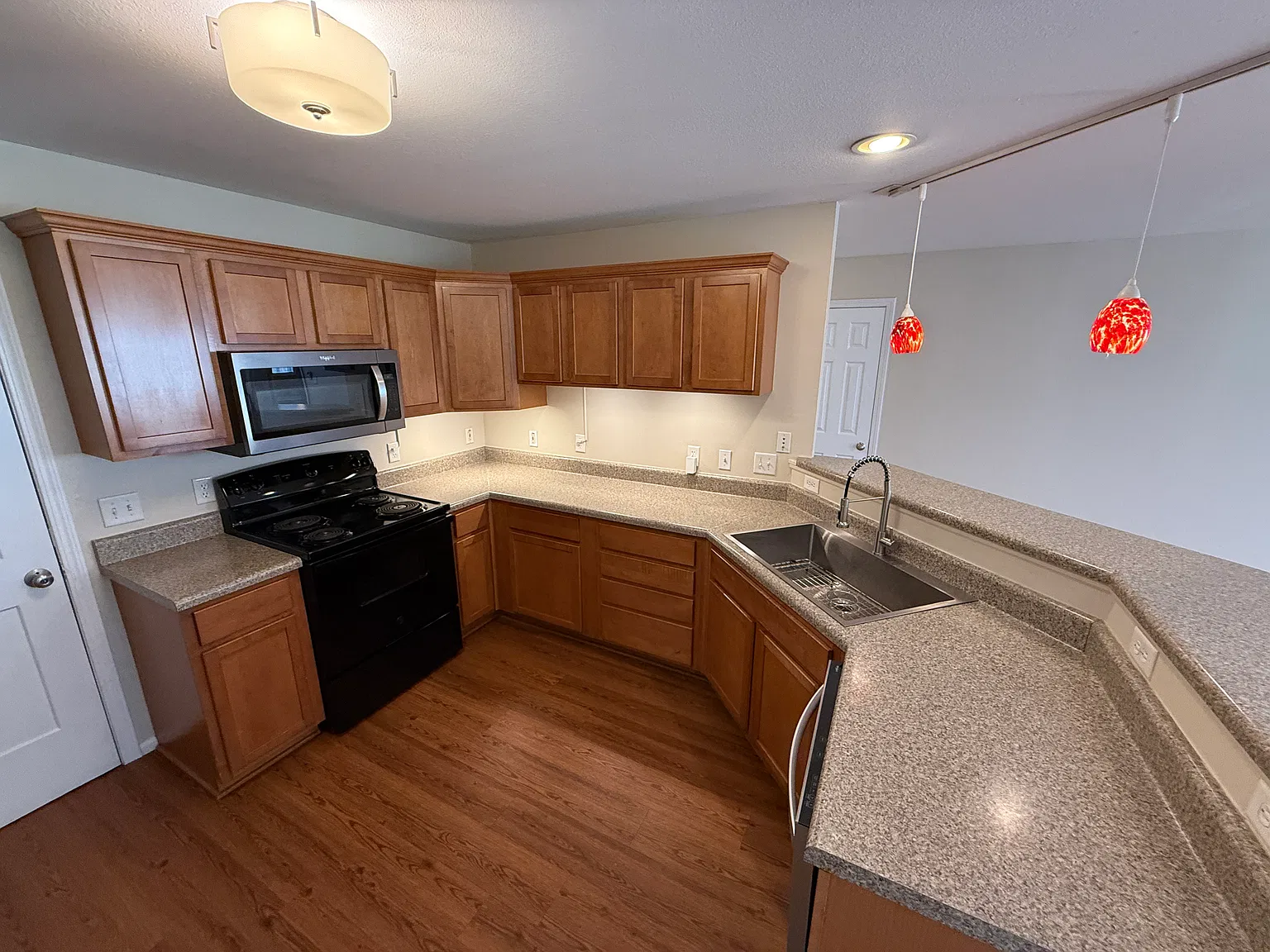 3 bed, 1235 sqft, $1,750 — Photo 4