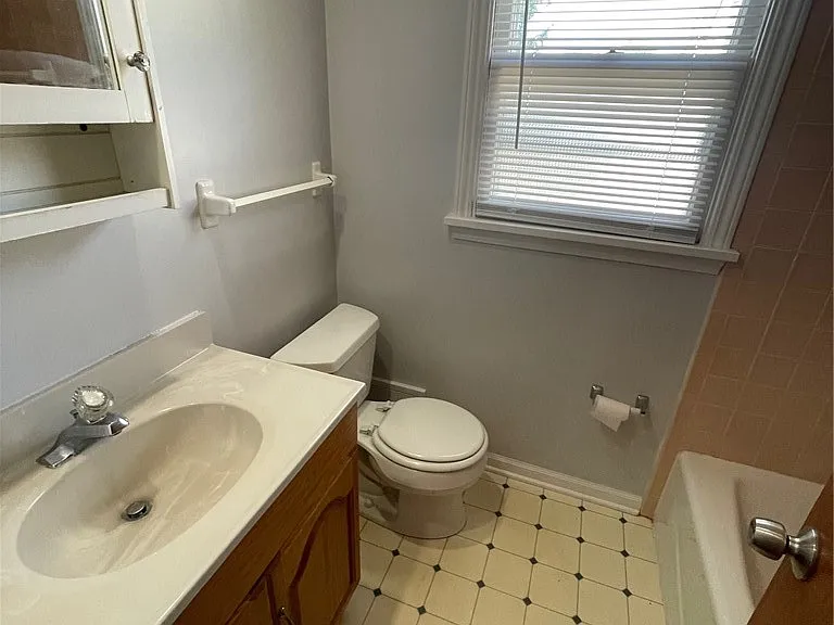 214 E Spruce St — Photo 8
