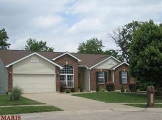 2424 Eagle Forest Dr, Saint Charles, MO 63303
