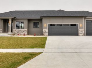 522 Walnut Dr, Huxley, IA 50124