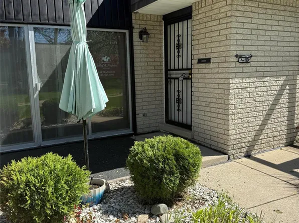 8251 Kennedy Cir Unit 3, Warren, MI 48093