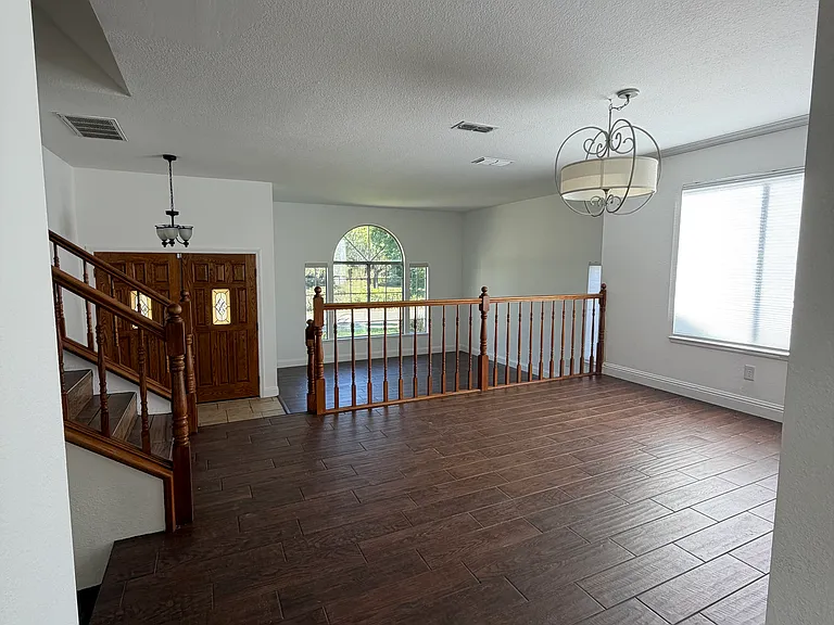 112 Garrett Dr — Photo 3