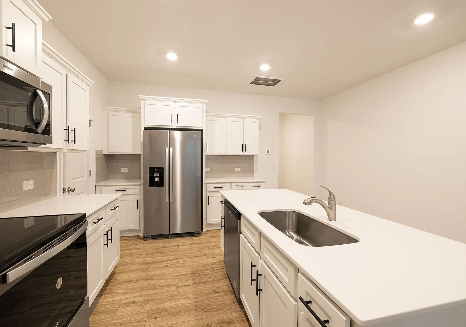Rare Opportunity! 3 Br Townhome Walking Distance To Downtown Albemarle! Ready October 2026 — Photo 2