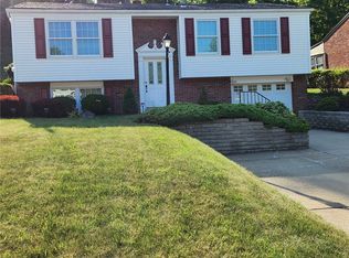 32 Woody Crest Dr, Pittsburgh, PA 15234