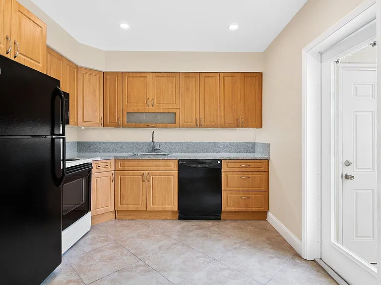 1209 NE 18th Ave — Photo 8