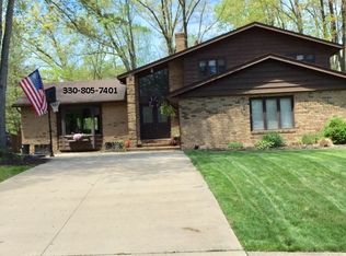 8676 Hollis Ln, Brecksville, OH
