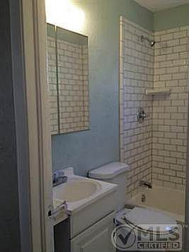 3rd image of 110 N Willomet Ave APT 3