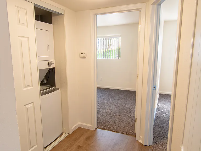 Amber Crest Apartments — Photo 12