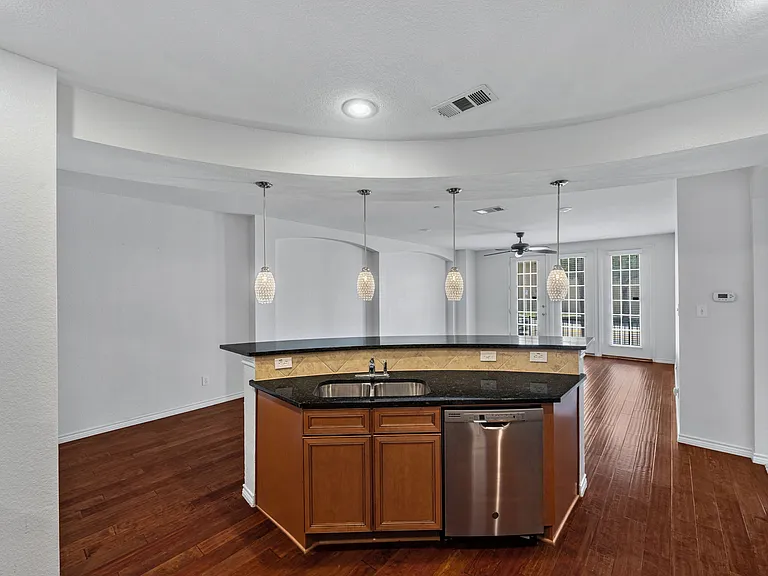 950 Henderson St #1104 — Photo 3
