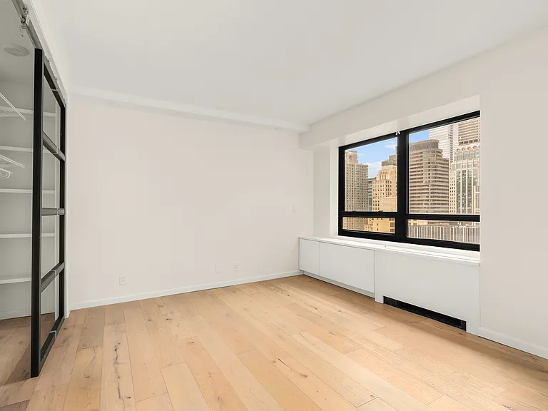240 E 47th St #33A — Photo 7