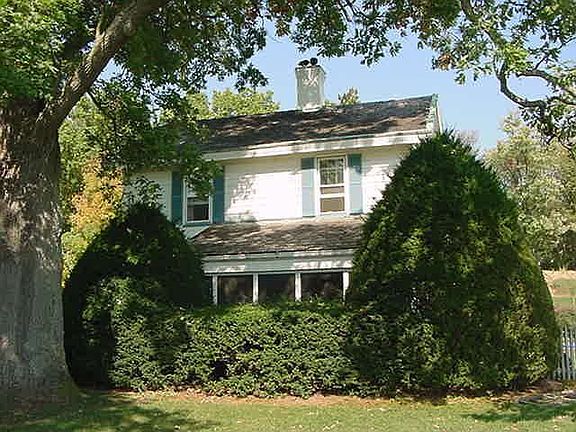 1st floor side porch
