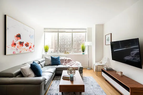 Rented by Greystar | media 1