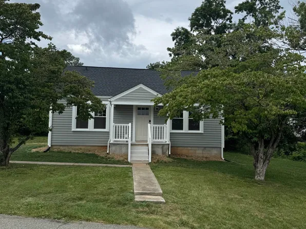 102 Wayne Ave, Staunton, VA 24401