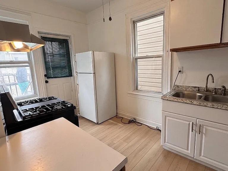 2215 Bruckner Blvd — Photo 15