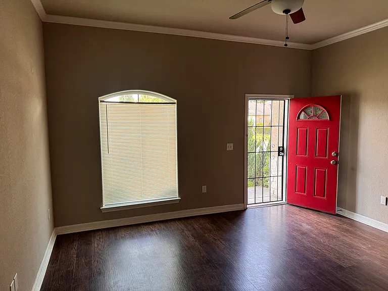 5301 Wylie St #B — Photo 8